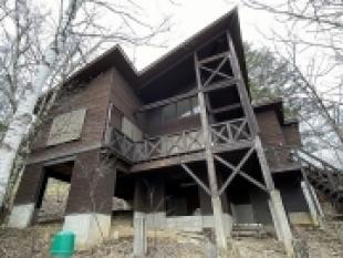 美しの国別荘地　　高い天井に大きな窓の開放的な物件！！