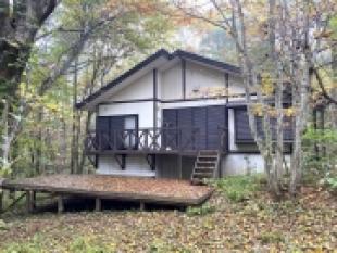 羽鳥平和郷　大きな段床付きウッドデッキ