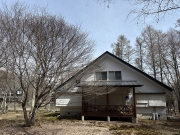 美し松高原別荘地 陽当り良好の平坦地にある綺麗なお家!